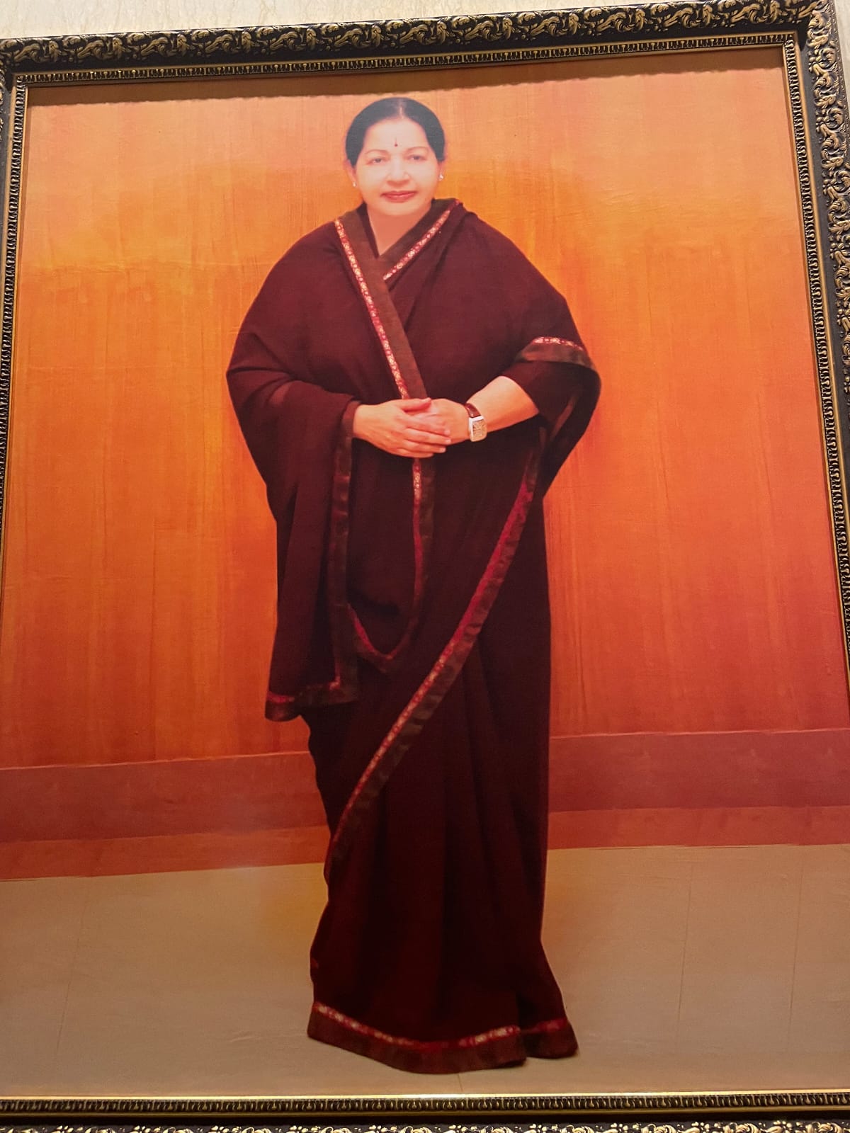 ஜெயலலிதாவின் முழு உருவ புகைப்படம்