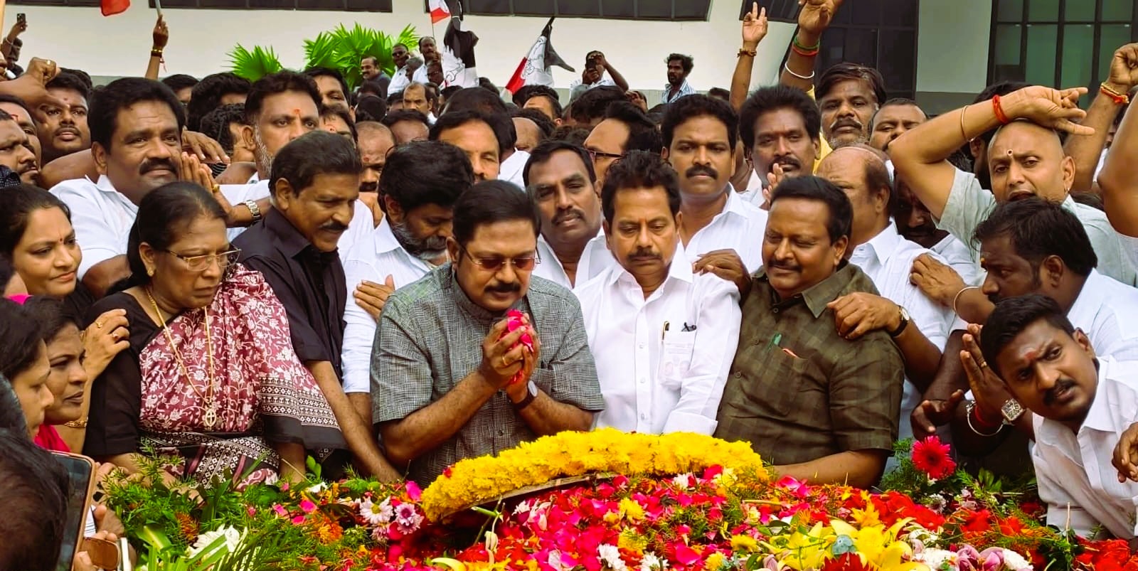 2026 தேர்தலில் துரோகம் வீழ்த்தப்படும் - ஜெ., நினைவிடத்தில் டிடிவி தினகரன் சபதம்