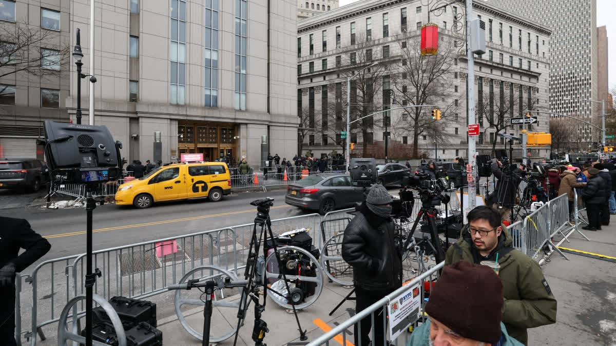 Gunfire Near Venezuelan Palace
