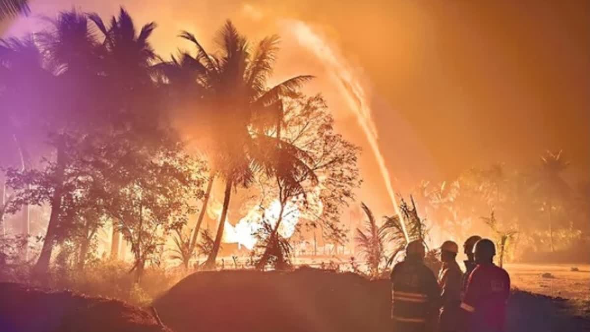 ONGC WELL GAS LEAK FIRE  ONGC OIL WELL FIRE  ANDHRA PRADESH  GAS LEAK AT ONGC DRILL SITE