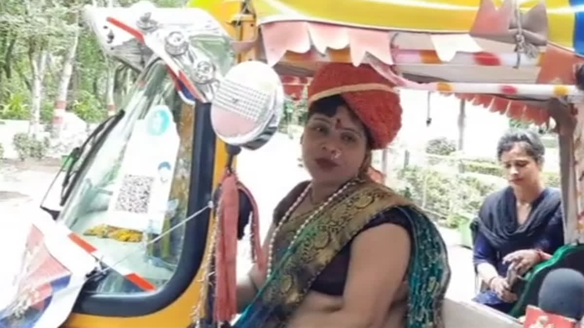 Jhansi's First Female Auto Driver Anita Chaudhary