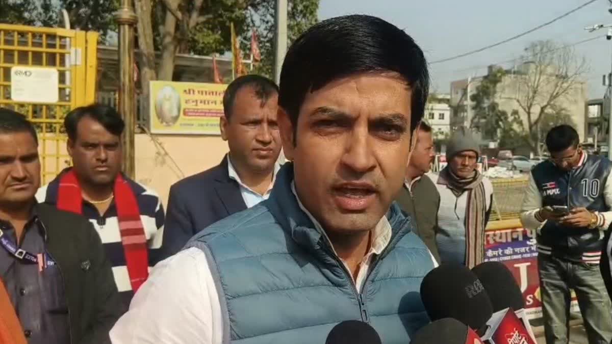 विधानसभा में सदाचार कमेटी के सभापति कैलाश वर्मा