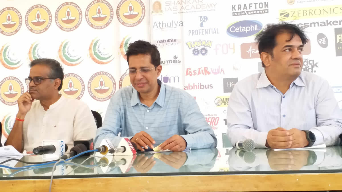 சென்னை ஐஐடி ‘சாரங் 2026’ கலைத் திருவிழா தொடர்பாக செய்தியாளர்களை சென்னை ஐஐடியின் இயக்குநர் காமகோடி சந்தித்துப் பேசினார்.