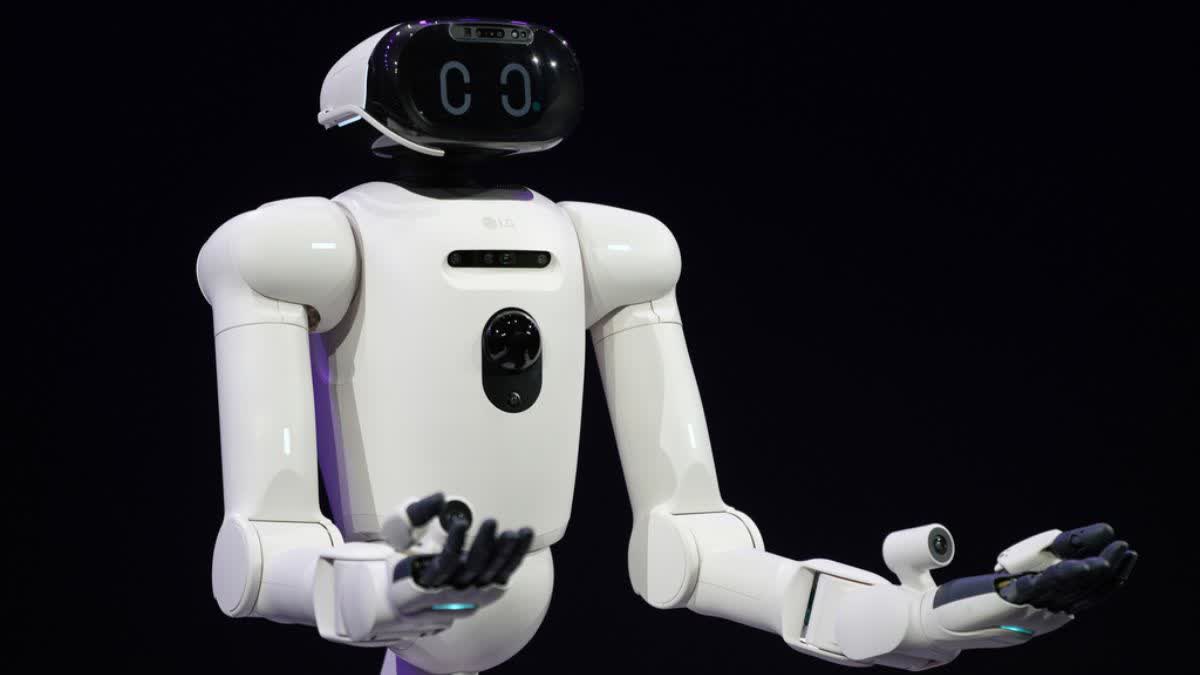 CLOiD, an LG Electronics home robot, interacts with the audience during an LG Electronics news conference ahead of the CES tech show Monday, Jan. 5, 2026, in Las Vegas