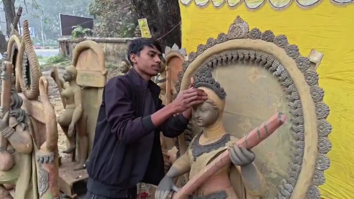 STUDENT CREATED SCULPTURE IN BOKARO