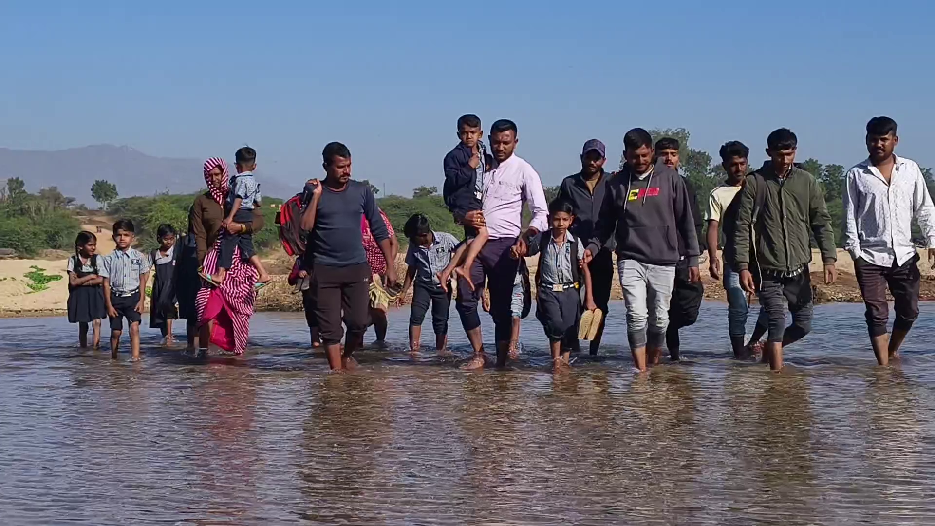 અમીરગઢના કાકવાડા આસપાસના ગામના લોકો પરેશાન