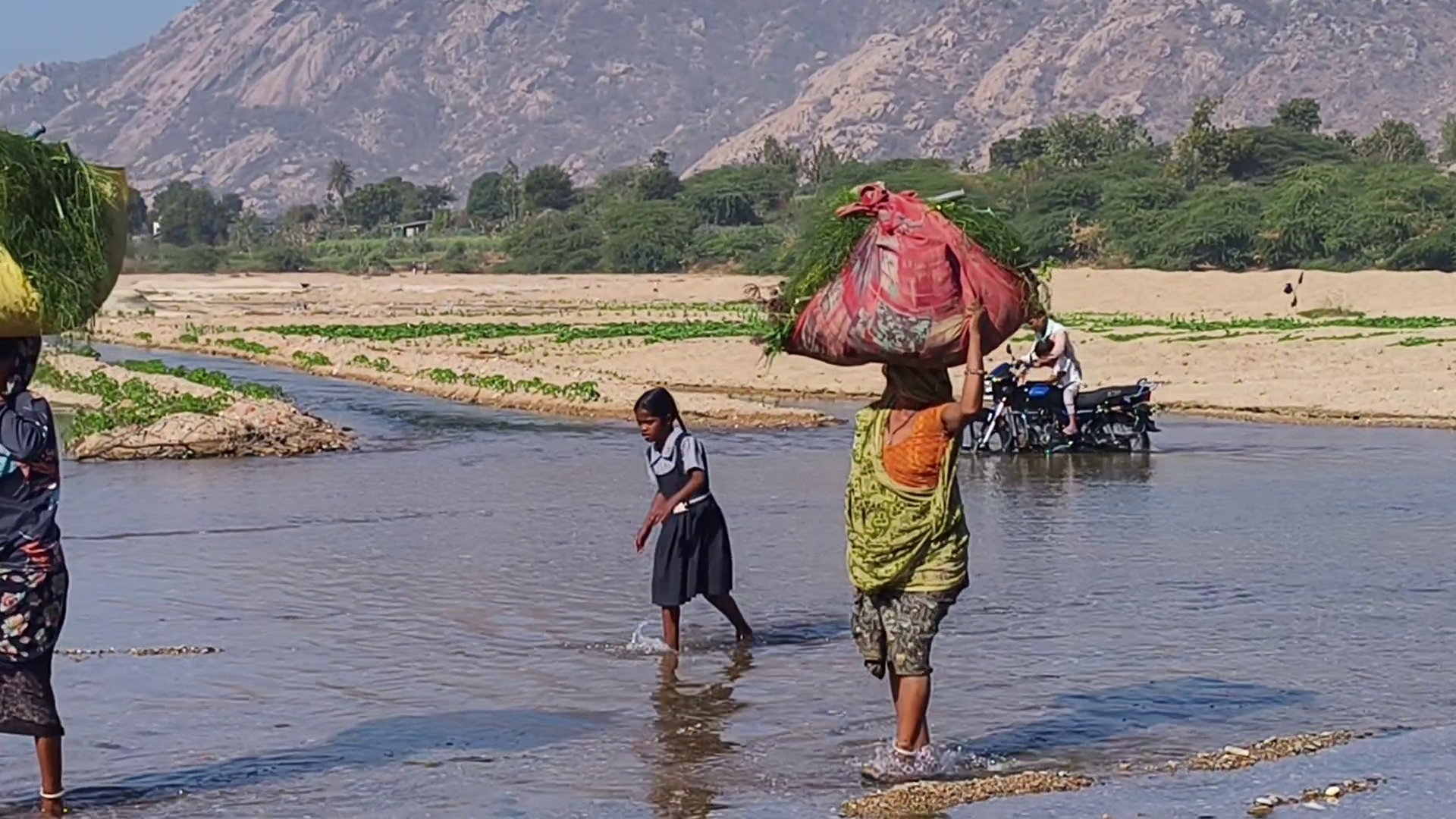 અમીરગઢના કાકવાડા આસપાસના ગામના લોકો પરેશાન