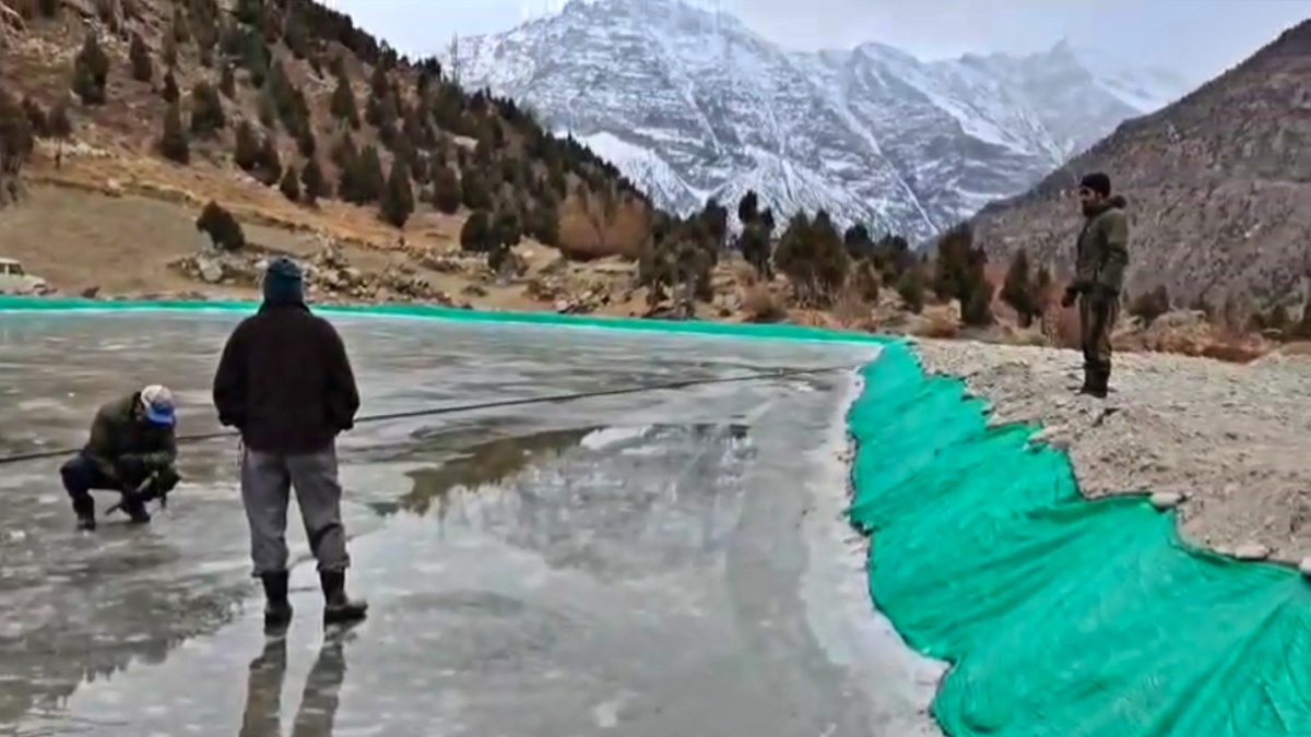 Ice skiing in Keylong