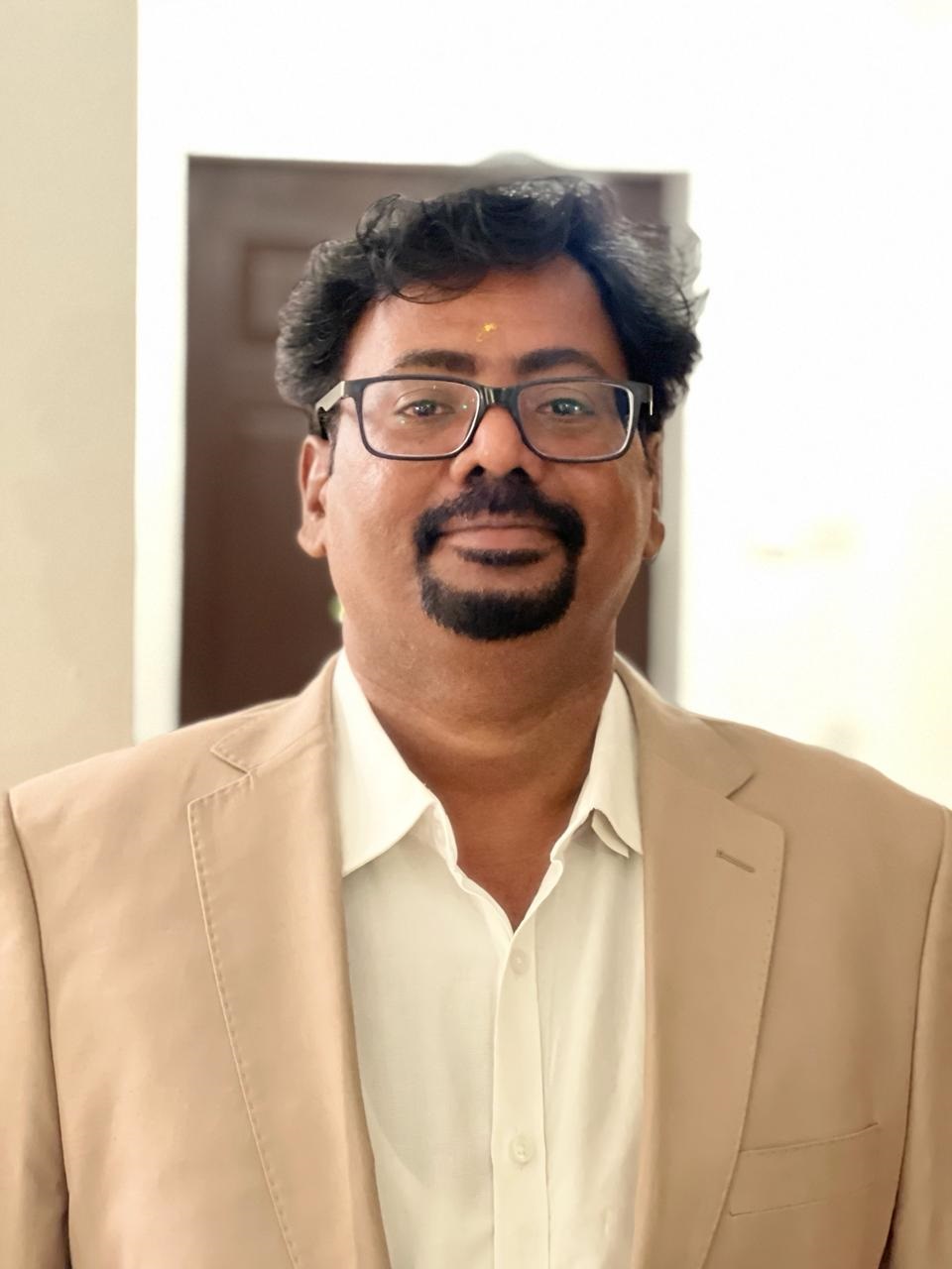 பொதுப்போக்குவரத்து மற்றும் மின்சார வாகன நிபுணர் முனைவர் வளவன் அமுதன்