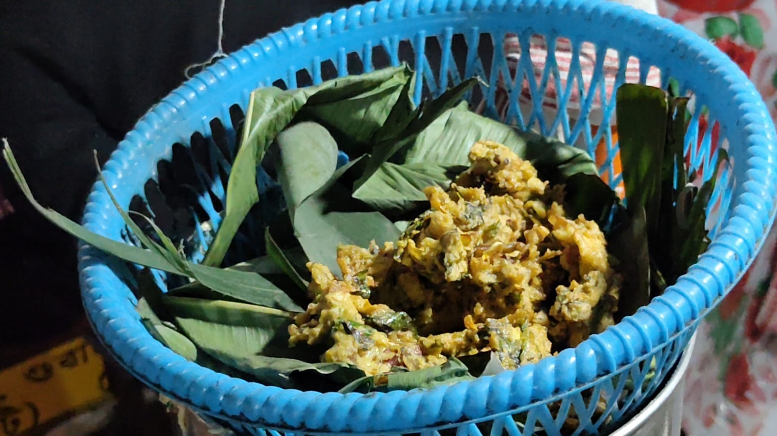 A women making tea and snaks from Banana Tree in Noonmati