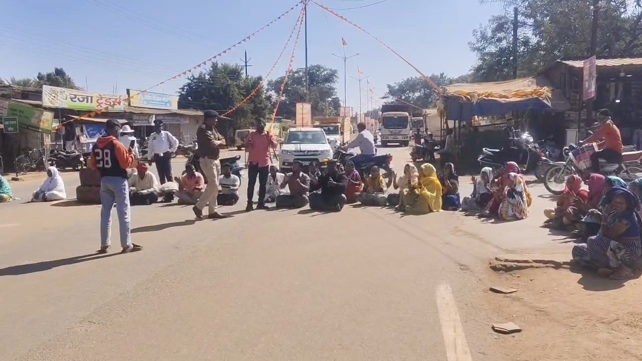 Traffic stopped at Jai Stambh Chowk
