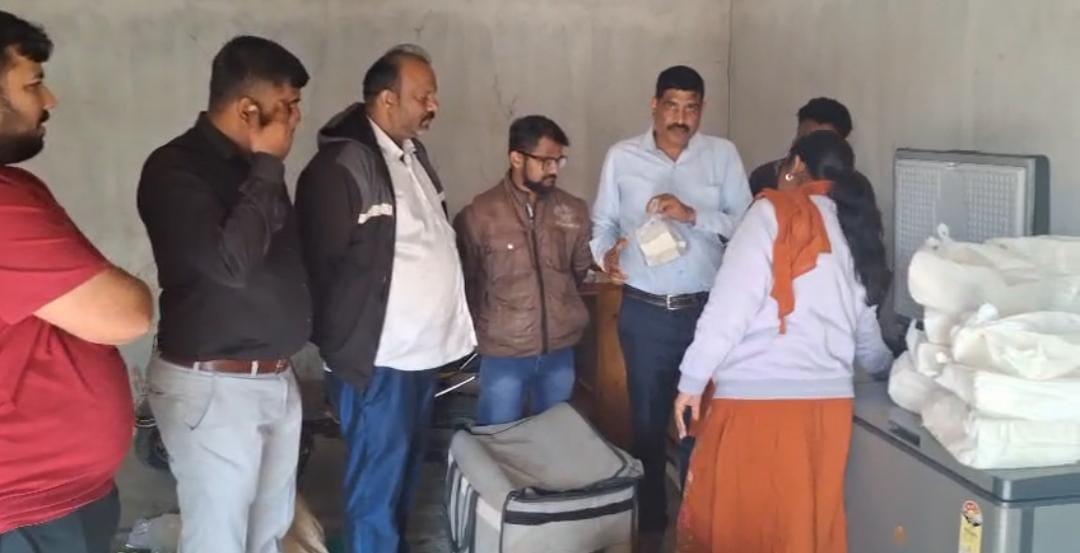 ગોધરા: ગોવિંદી ગામે ફુડ વિભાગ અને SOG પોલીસની સંયુક્ત રેડ, 150 કિલો શંકાસ્પદ પનીરનો જથ્થો ઝડપી પાડ્યો