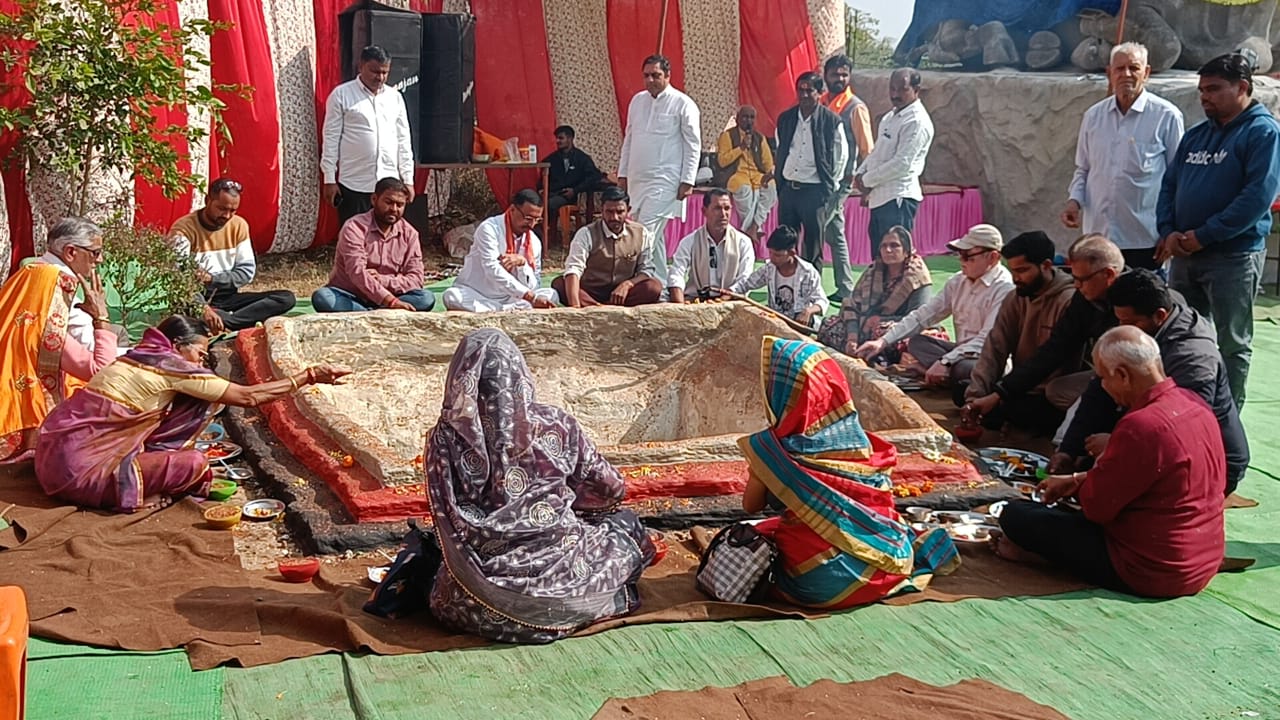 BURHANPUR GANPATI 51000 LADOOS