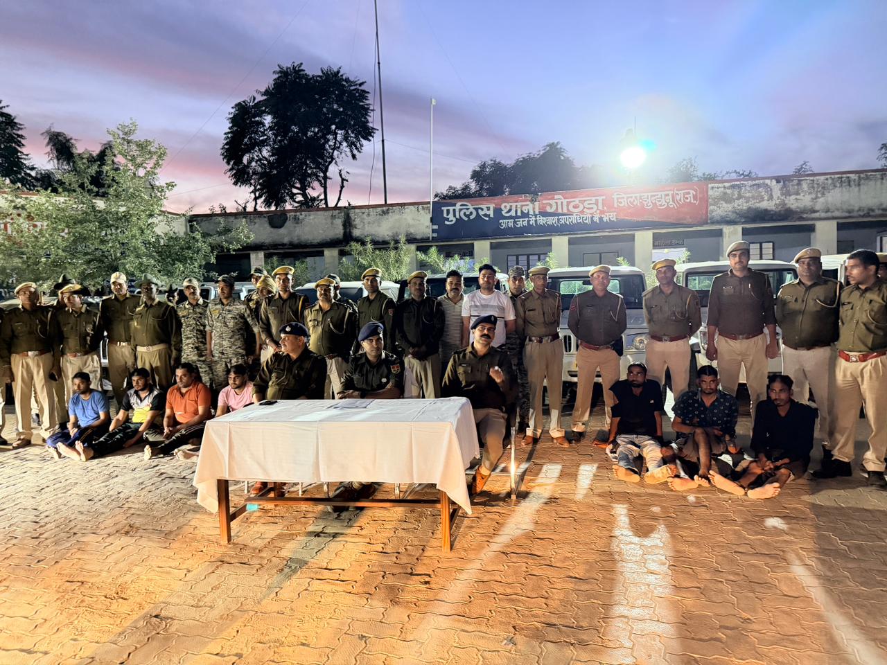 सीकर और झुंझुनू में पुलिस की गिरफ्त में बदमाश.