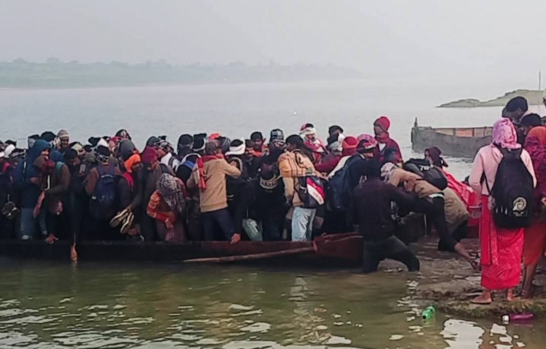 फिलहाल नदी पार करके लोग जाते हैं