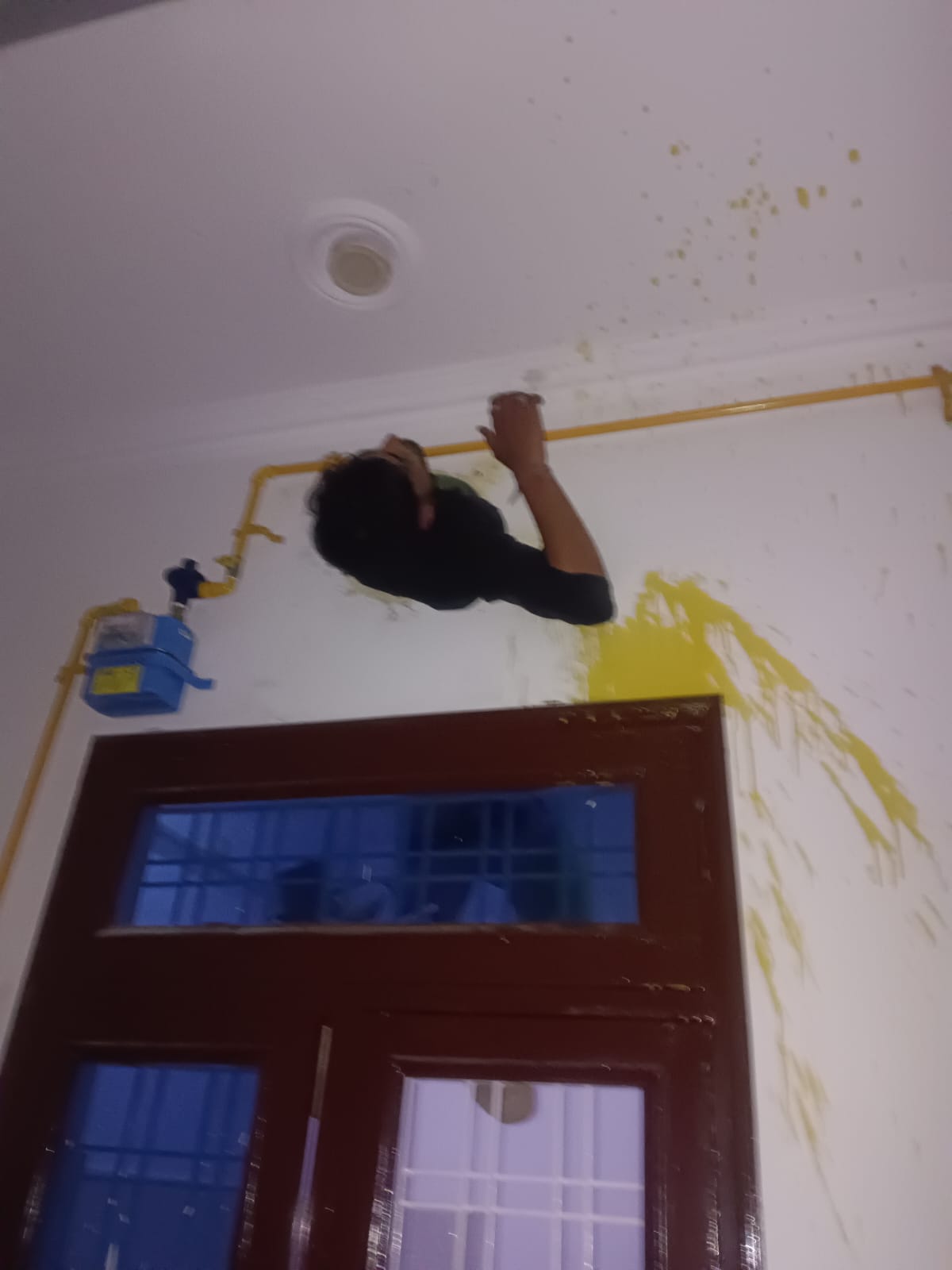 THIEF TRAPPED IN VENTILATION SHAFT