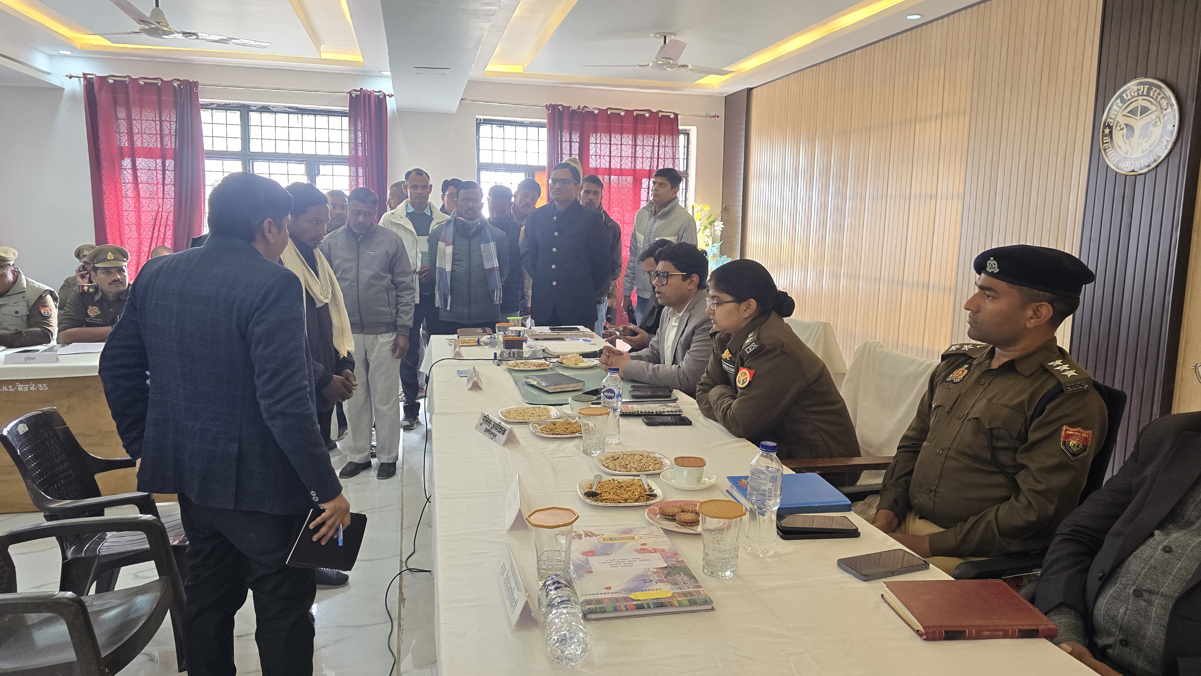 संपूर्ण समाधान दिवस में मौजूद अधिकारी.