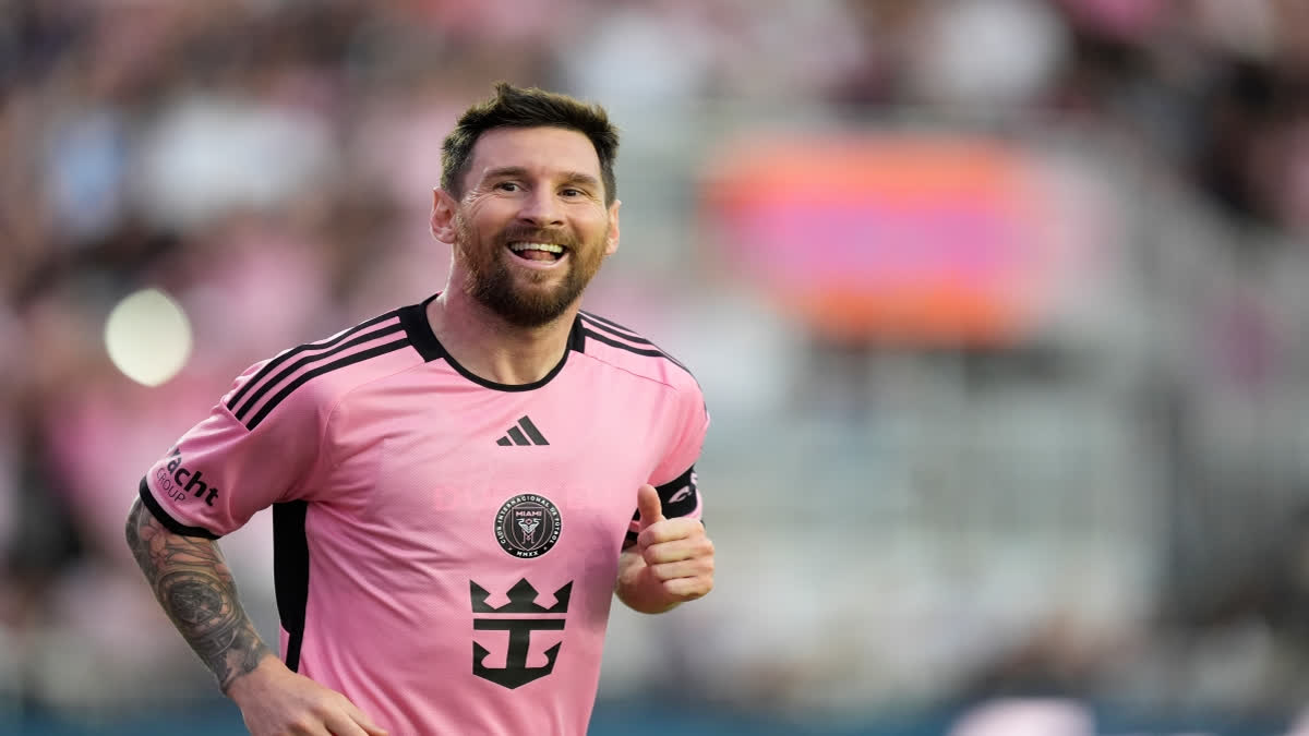 Messi's promised Barca contract, on a napkin, up for auction New York, United States Lionel Messi's contract at a tender age of 13 is going to be up for auction on March 18 and it is estimated to go between $380,000 and $635,000 in the bidding process.