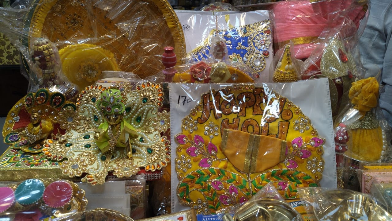 लड्डू गोपाल की पोशाकों की बिक्री