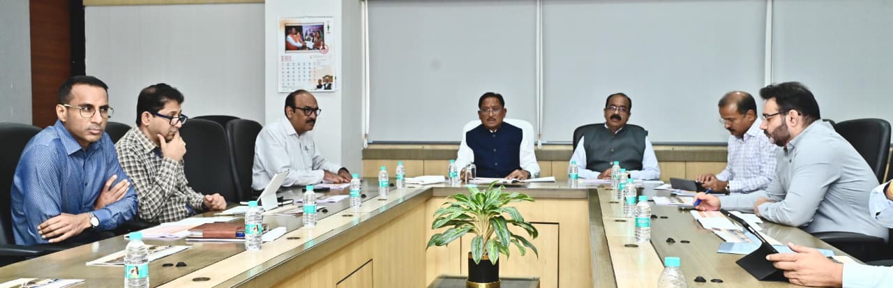 मंत्रालय में CM साय ने ली PWD की समीक्षा बैठक, कहा- सड़क निर्माण में  लापरवाही नहीं होगी बर्दाश्त, ठेकेदार होंगे ब्लैकलिस्ट