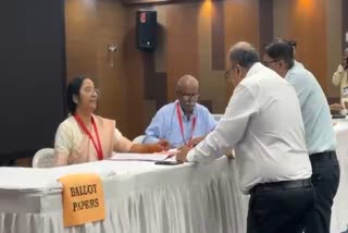 બાર કાઉન્સિલ ઓફ ગુજરાતની આજે ચૂંટણી; 23 બેઠકો માટે 99 ઉમેદવારો વચ્ચે કડક ટક્કર, 76 હજારથી વધુ વકીલ કરશે મતદાન