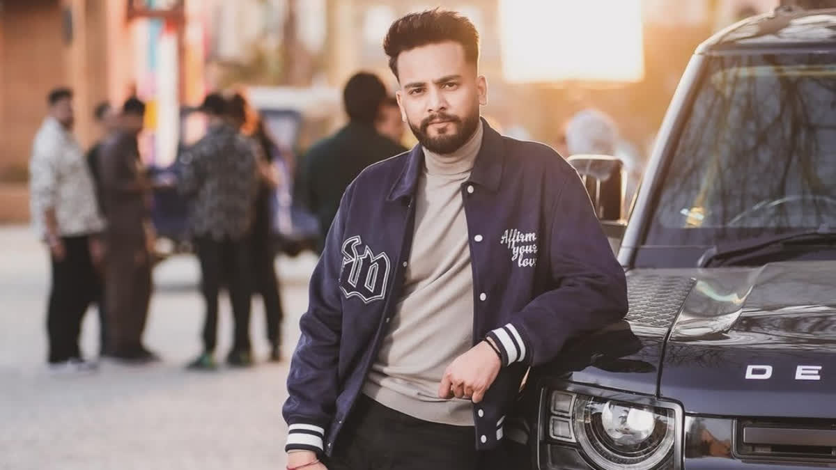 Noida Police files 1200-page chargesheet against YouTuber Elvish Yadav Noida Police files chargesheet against YouTuber Elvish Yadav