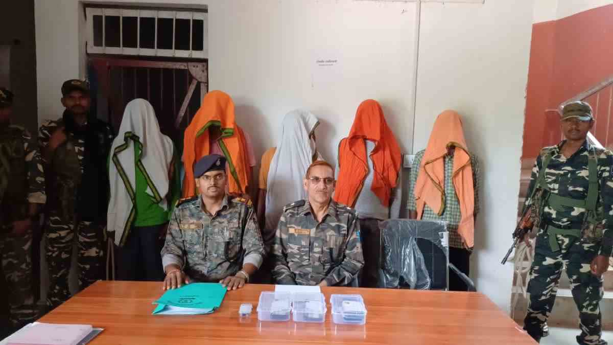 five-naxalite-members-arrested-in-munshi-murder-case-latehar