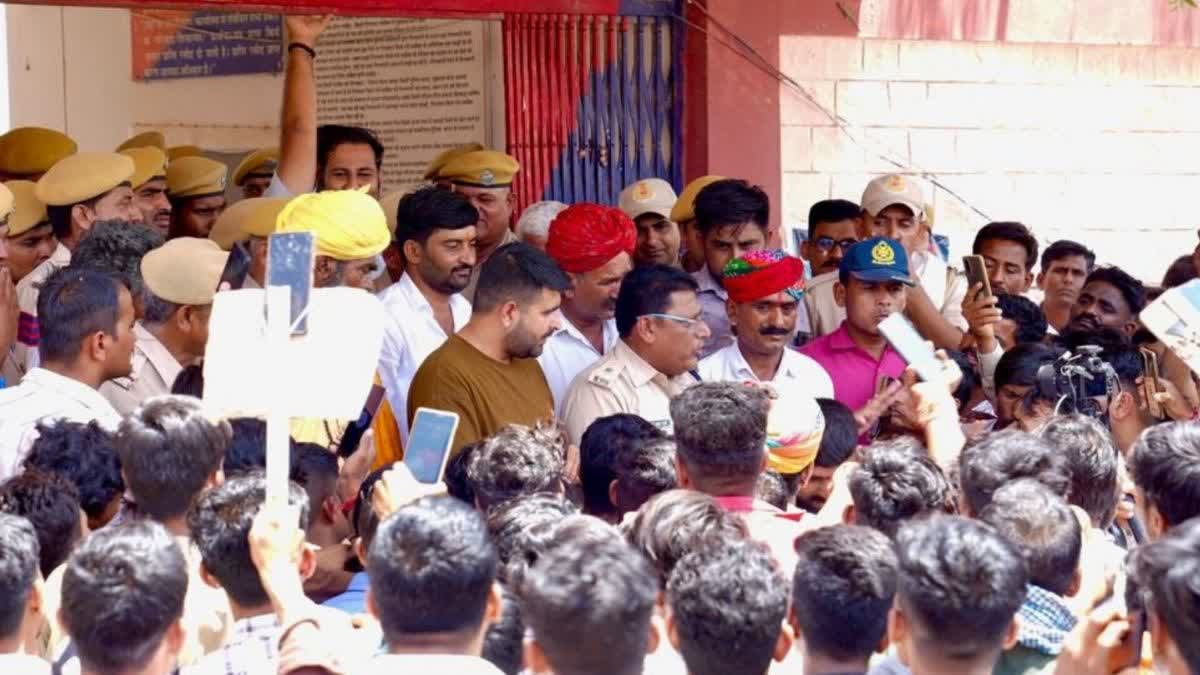 विधायक रविंद्रसिंह भाटी ने किया शिव थाने का घेराव