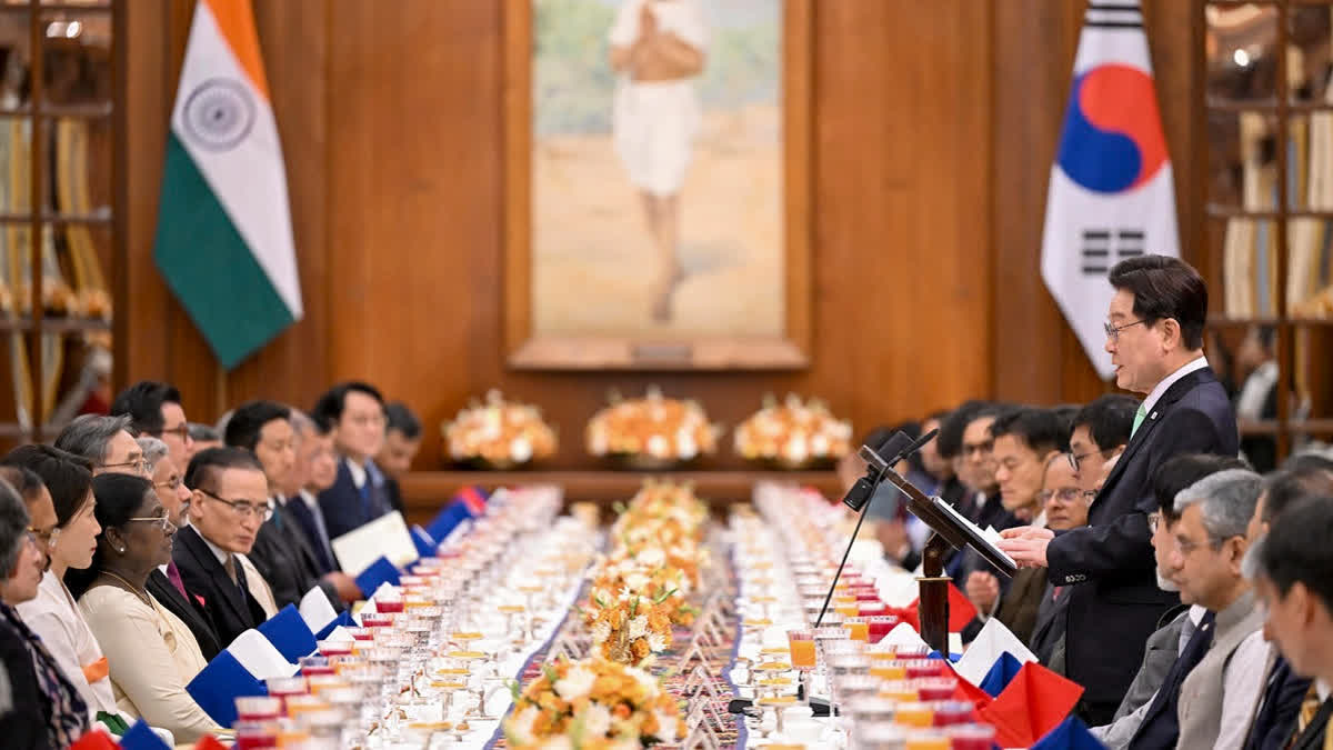 India, South Korea Likely To Hold FTA Review Talks On May 25 Republic of Korea President Lee Jae Myung speaks during a ceremonial reception at Rashtrapati Bhavan, in New Delhi.