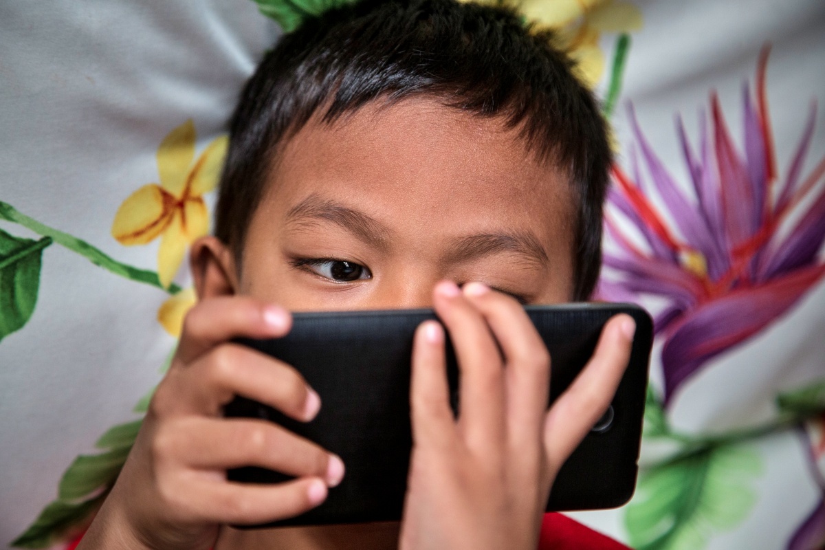 AIIMS Study Links Early Screen Time to symptoms like Autism