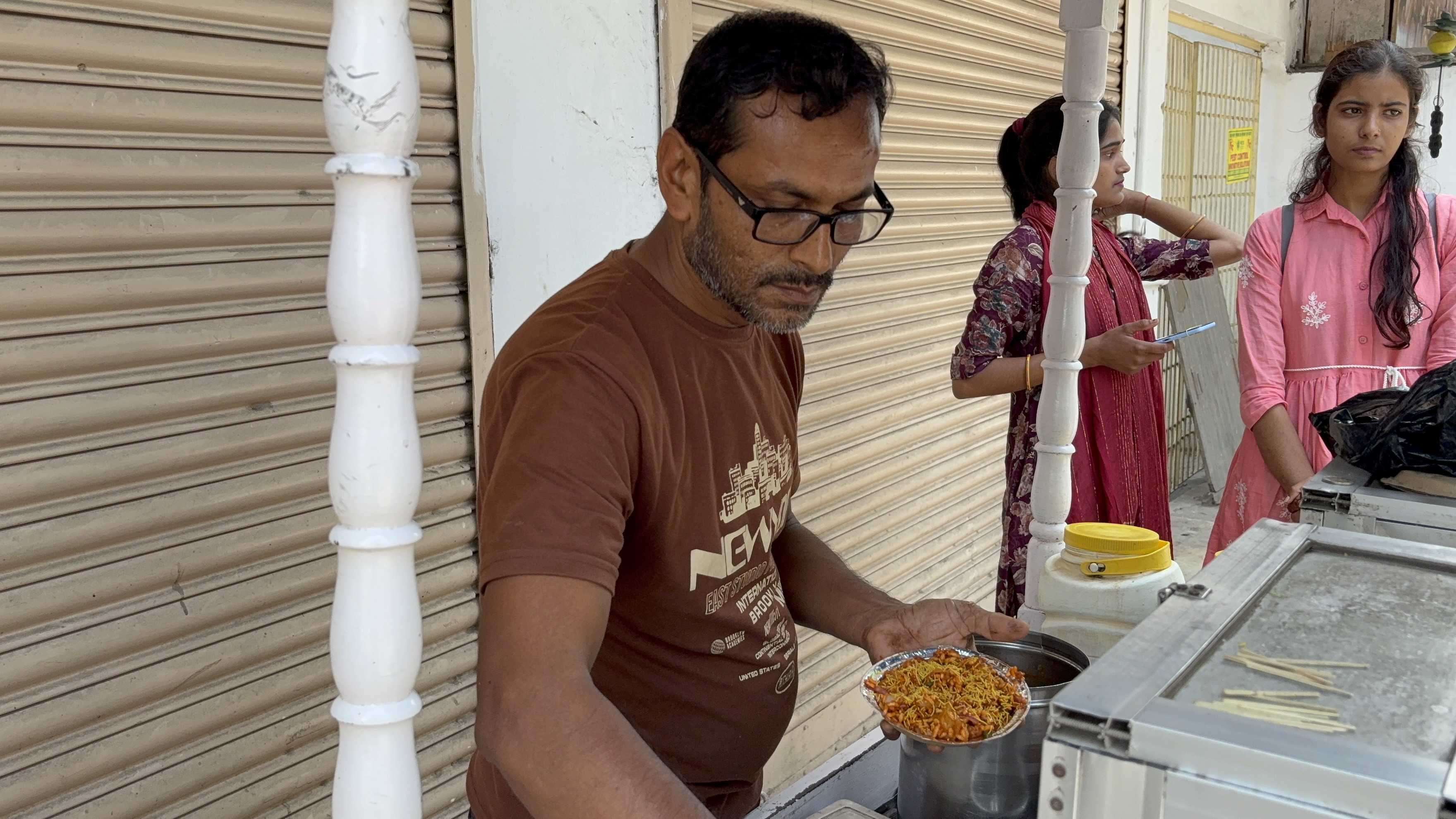 झालमुड़ी में बढ़ी युवाओं की दिलचस्पी