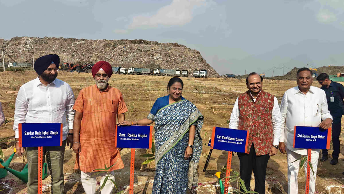 ओखला में लैंडफिल साइट पर मुख्यमंत्री रेखा गुप्ता और उपराज्यपाल