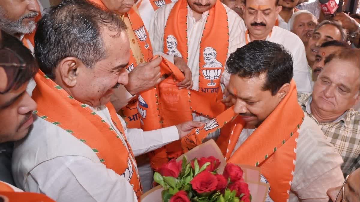मदन राठौड़ ने अजेय कुमार का स्वागत किया