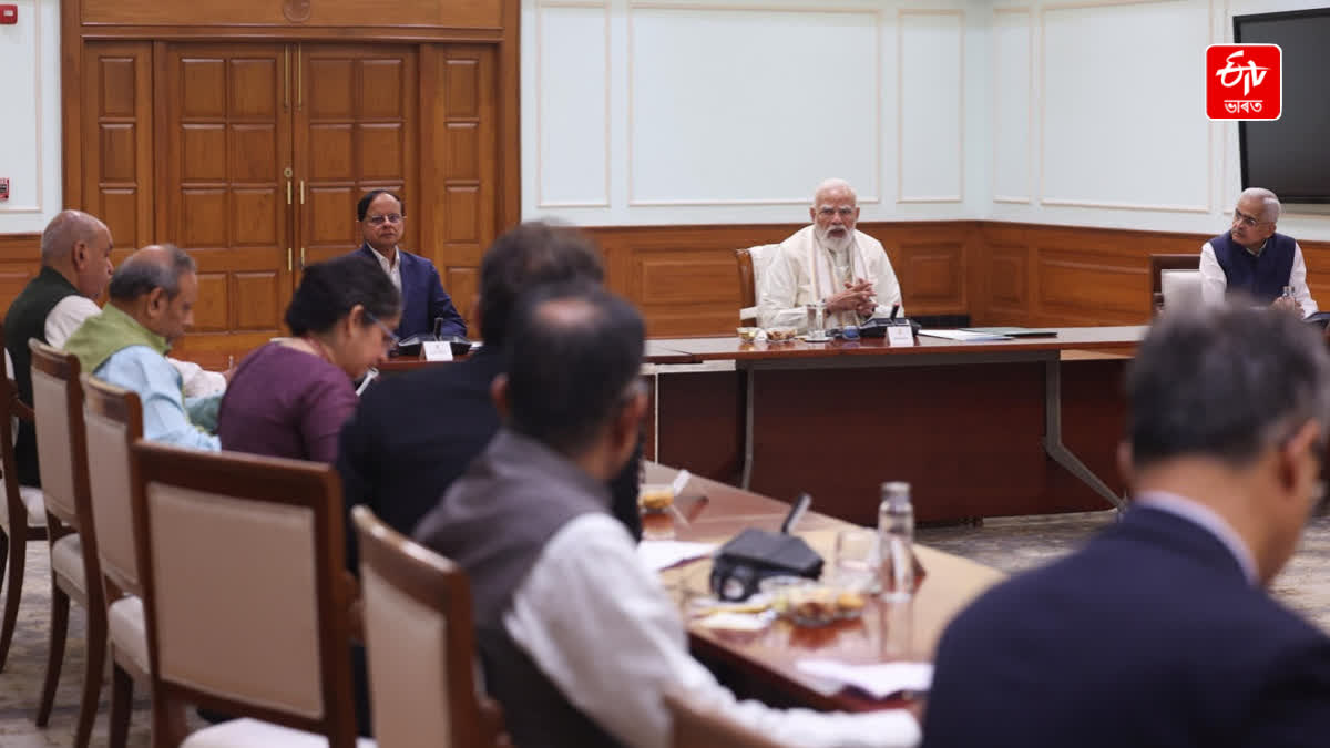 pm Modi meets economic advisory council