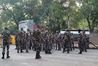 துணை ராணுவப் படையினர் குவிப்பு