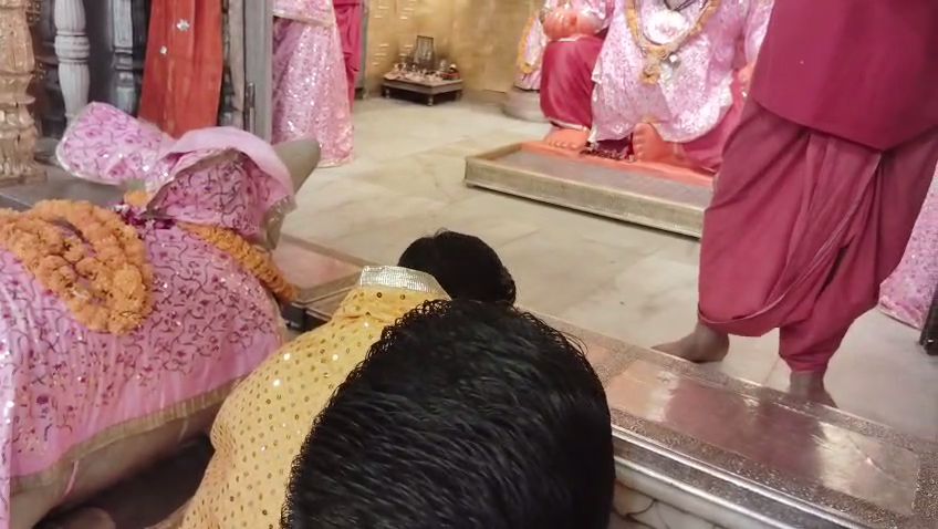 अजेय कुमार ने मोती डूंगरी मंदिर में टेका मत्था