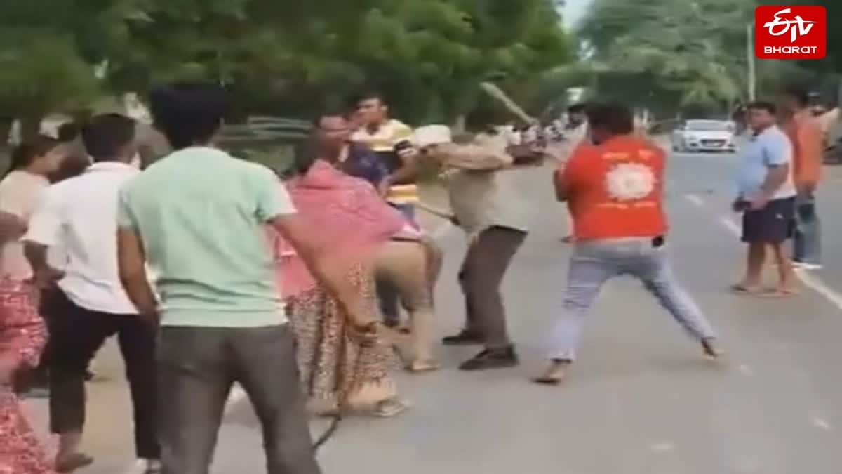 शराब ठेका बंद कराने के लिए संघर्ष.