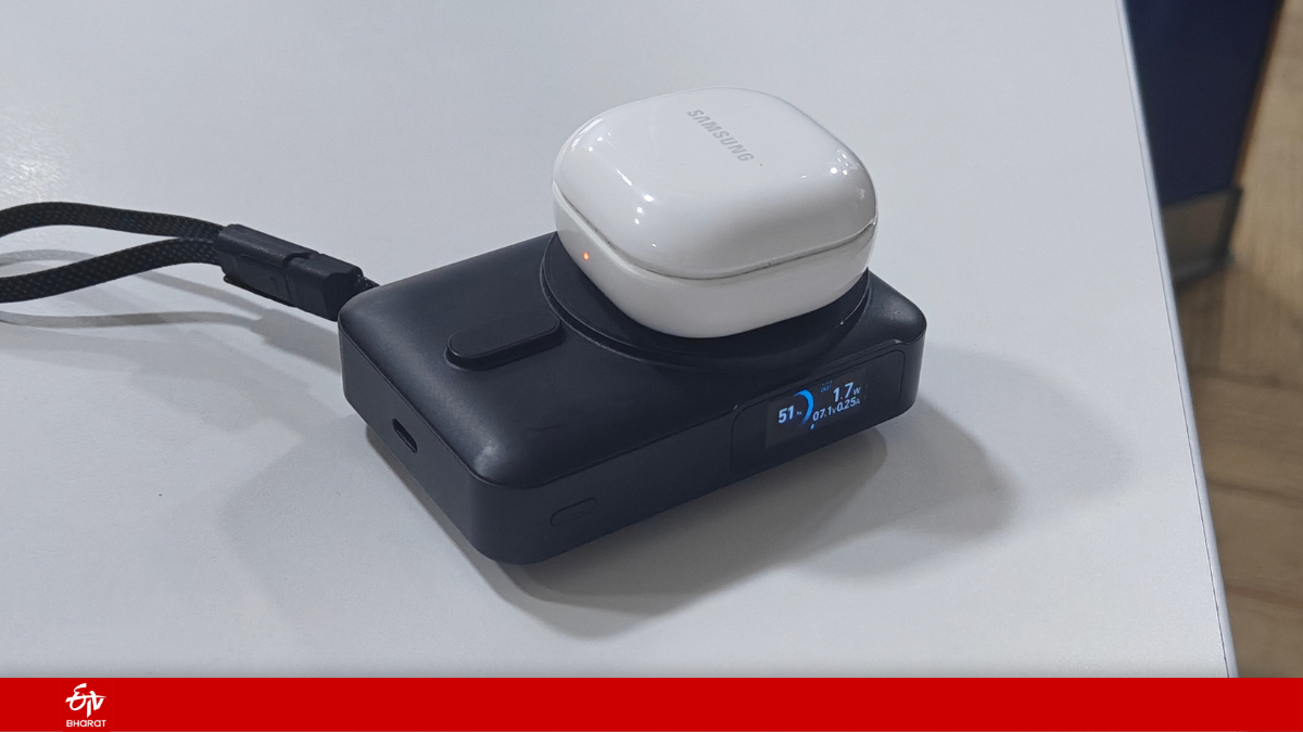 The smart TFT display shows real-time input, output, and remaining battery percentage.