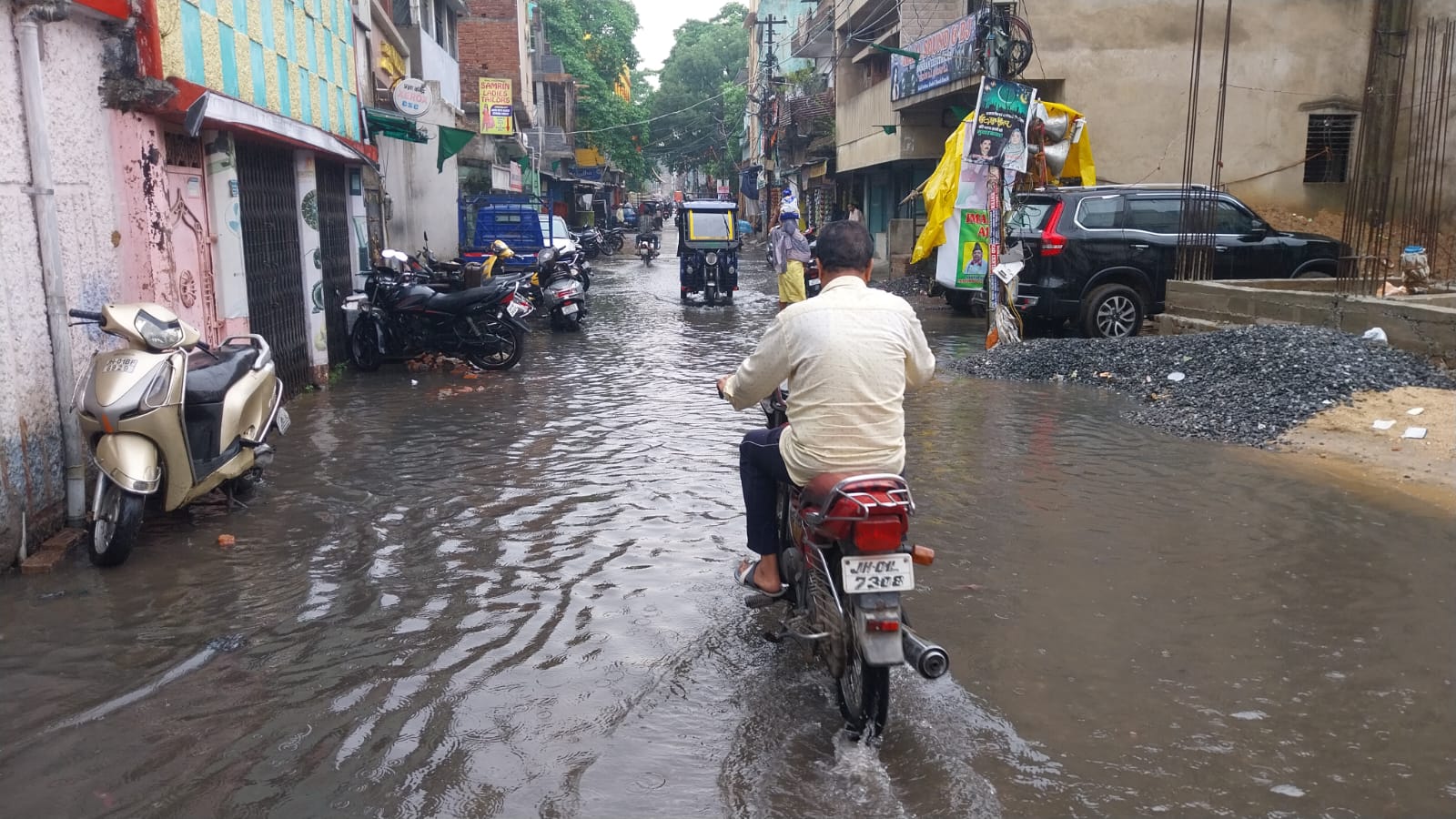 Incessant rain caused waterlogging in many low lying areas in Ranchi