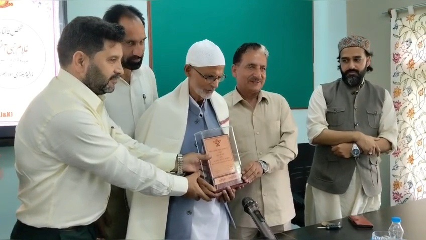 غلام نبی آتش کی زندگی اور ادبی سفر پر مبنی دستاویزی فلم کی رونمائی