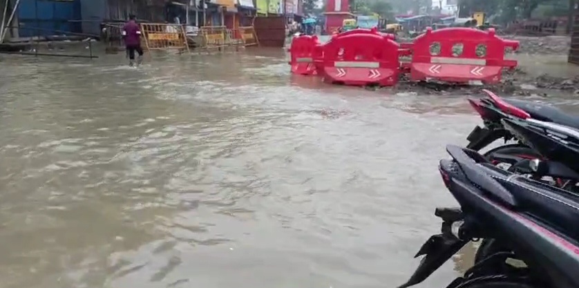 Incessant rain caused waterlogging in many low lying areas in Ranchi