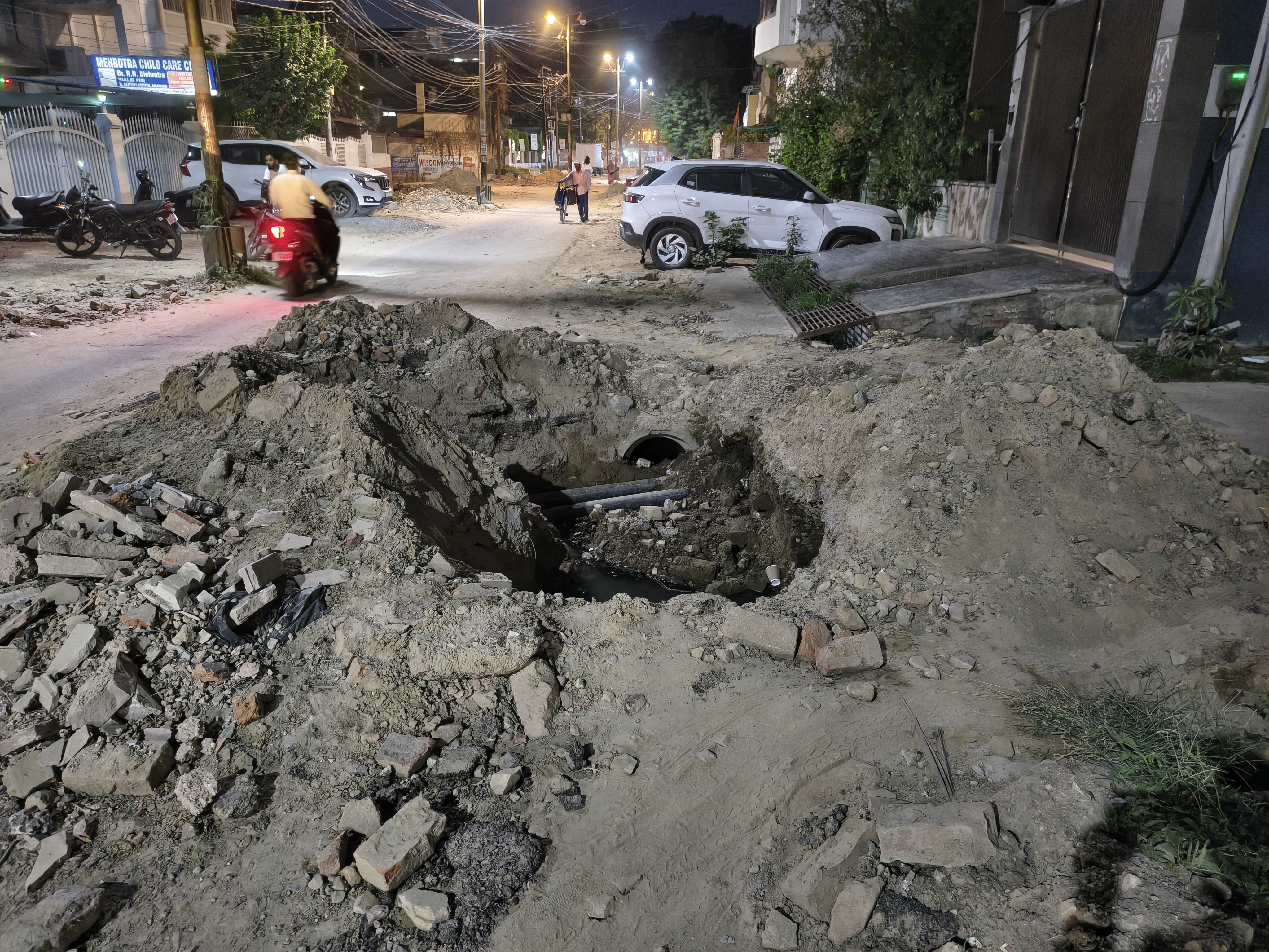 PRAYAGRAJ POTHOLES AND CLOGGED