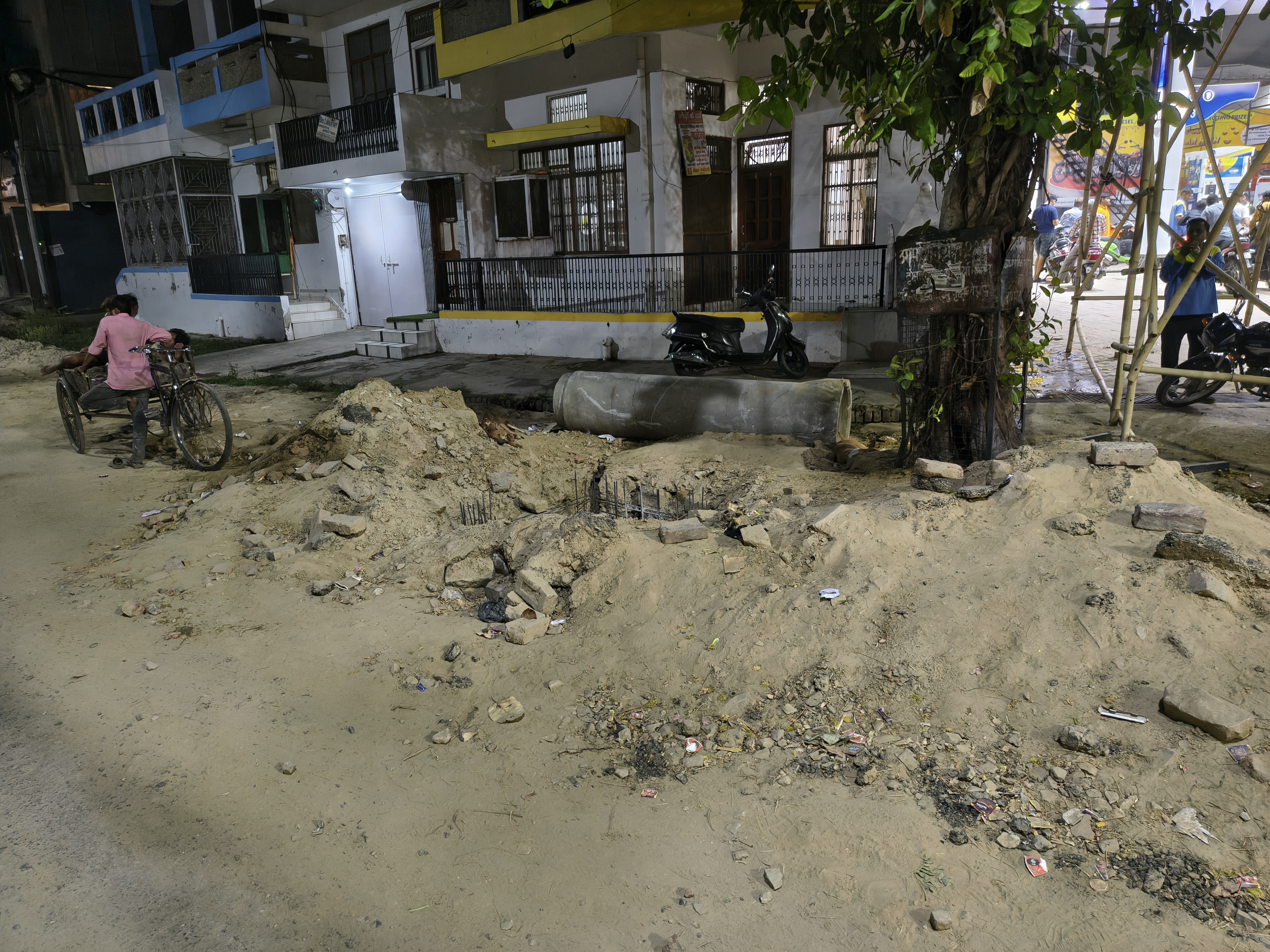 PRAYAGRAJ POTHOLES AND CLOGGED