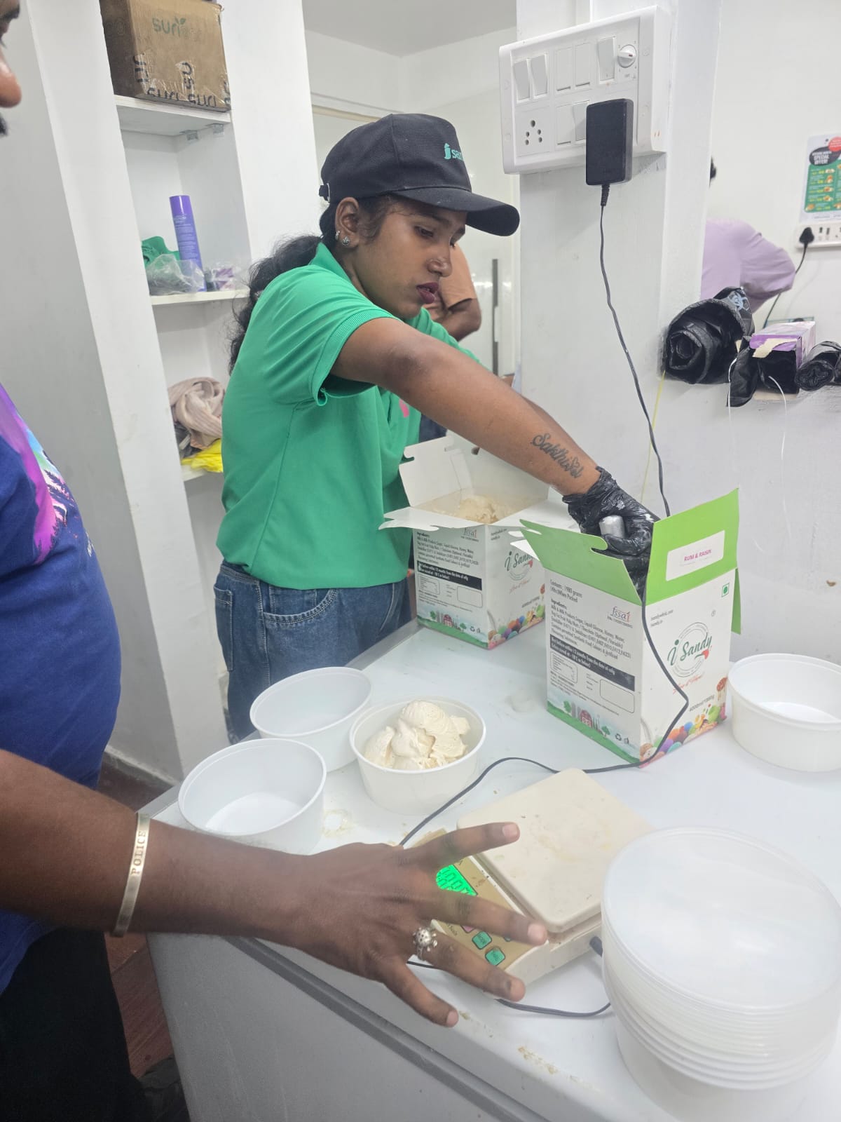 உணவுப் பாதுகாப்புத்துறை அதிகாரிகள் சோதனை