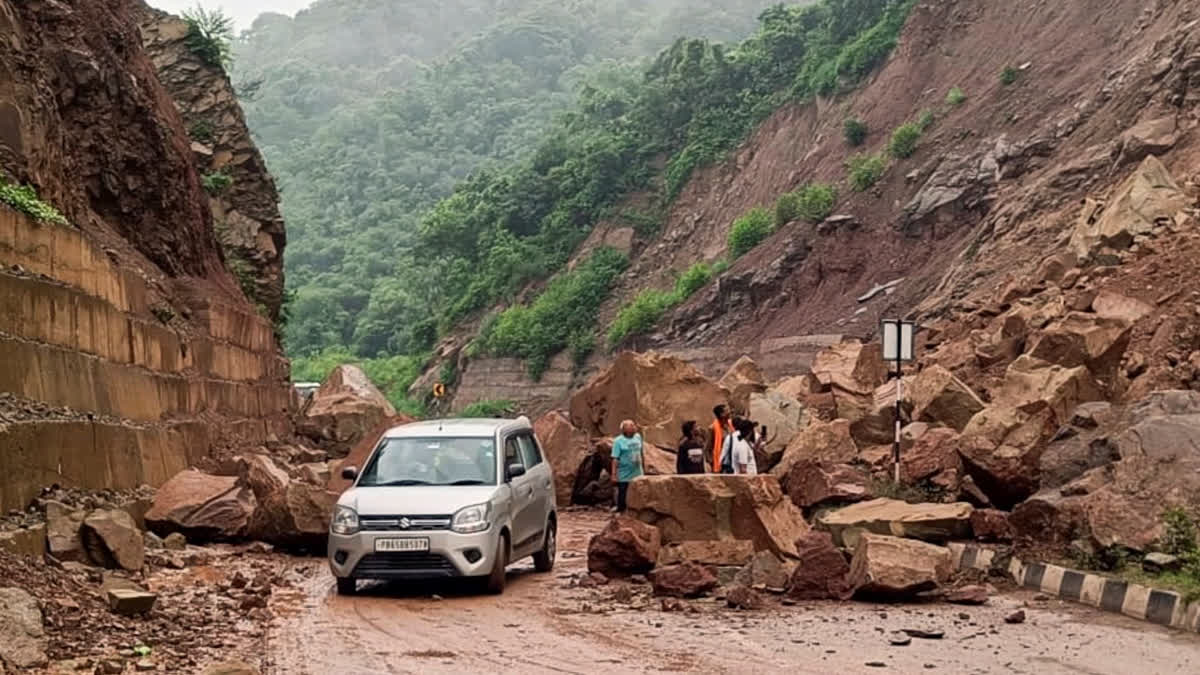 हिमाचल प्रदेश में बारिश के कहर से नुकसान बढ़ता जा रहा है।