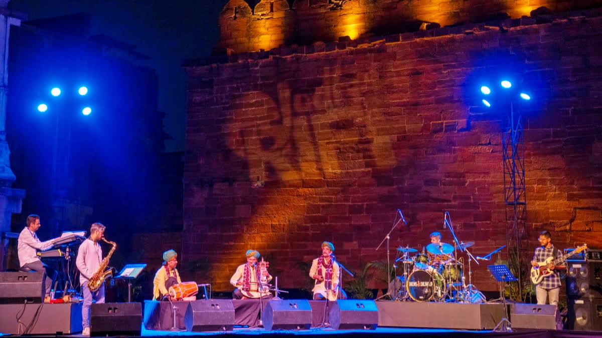 Interview | A Folk Trio, A Saxophonist, And The Coolest Musical Mashup You’ll Hear This Month Only At The Royal Opera House The Cool Desert Project with SAZ and Rhy Sebastian