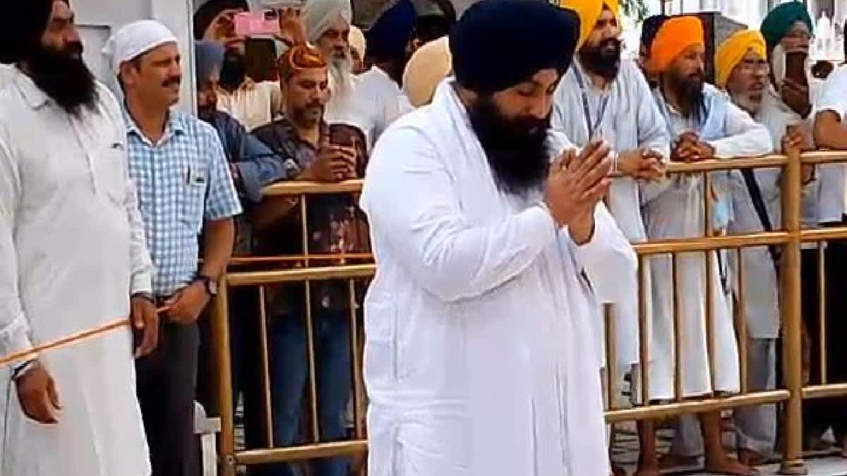 Punjab Minister Arrives Barefoot At Golden Temple, Accepts 'Religious  Punishment'