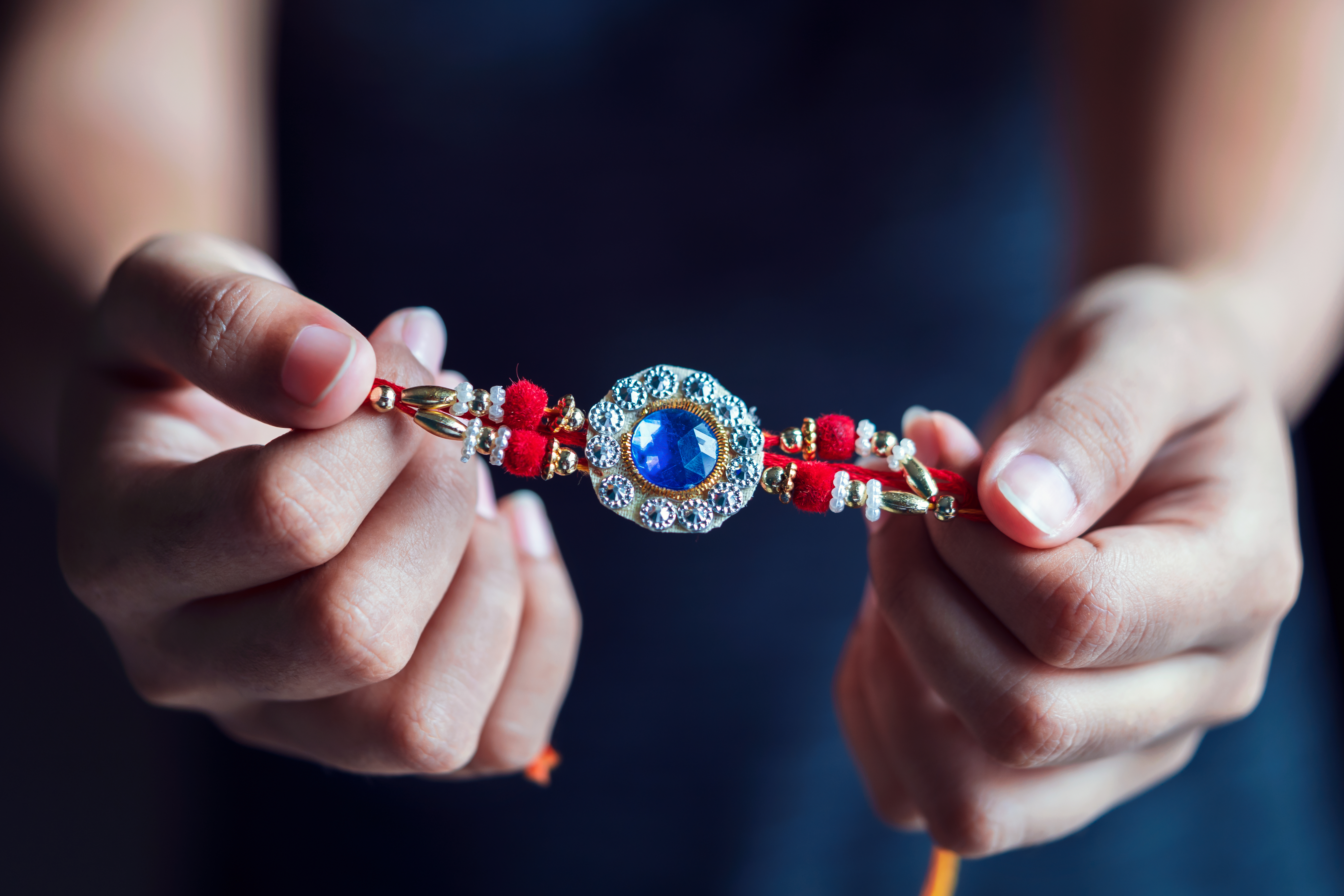 Don't tie such a Rakhi on your brother's wrist even by mistake, it gives inauspicious result, it is important to know this