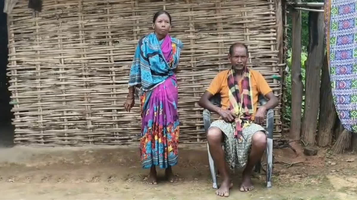 ଆଦିବାସୀ ବୃଦ୍ଧଙ୍କୁ ବନ କର୍ମଚାରୀଙ୍କ ମାଡ଼ ଅଭିଯୋଗ, ରେଞ୍ଜର, ଫରେଷ୍ଟର ଓ ଫରେଷ୍ଟ ଗାର୍ଡଙ୍କ ନାଁରେ ମାମଲା tribal man was allegedly assaulted by forest department