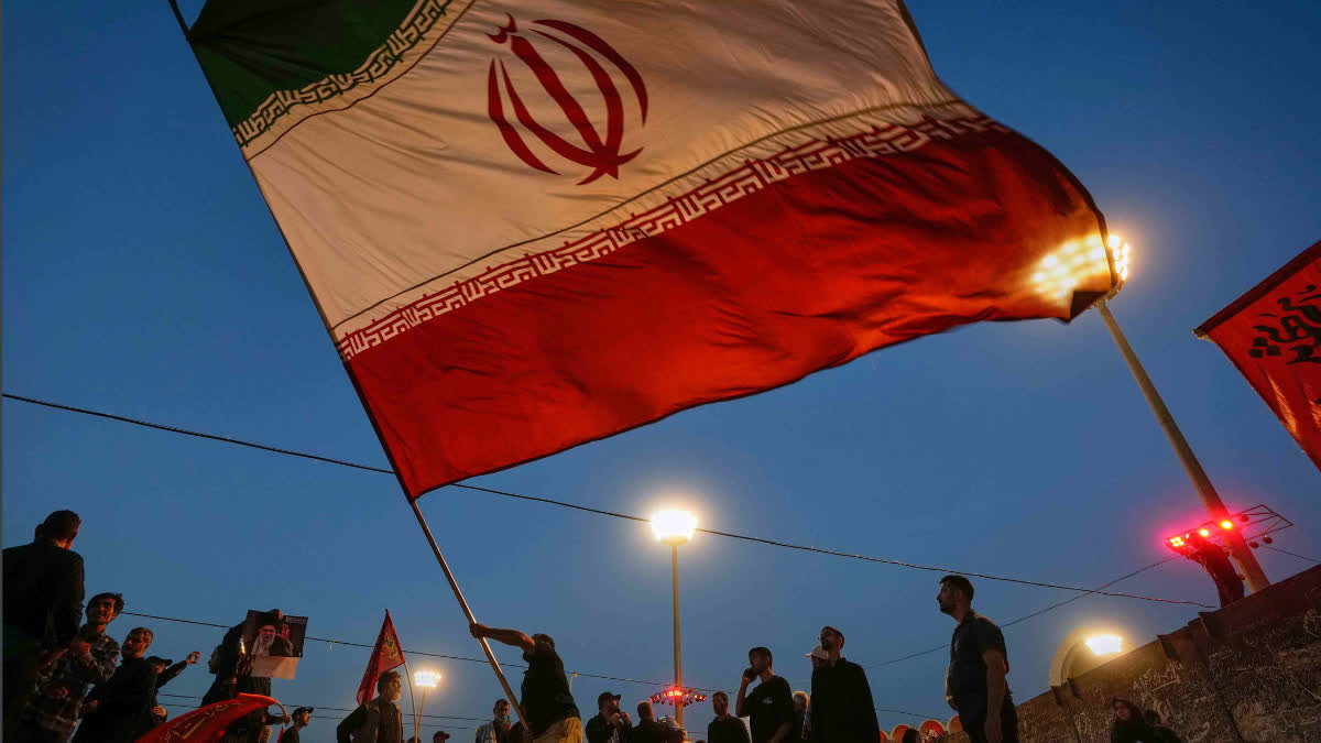 NUCLEAR WEAPONS  DONALD TRUMP  STRAIT OF HORMUZ  US IRAN WAR